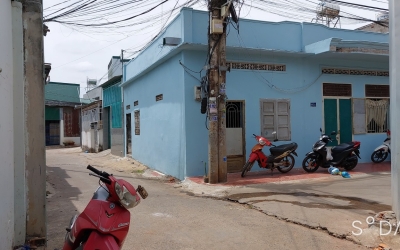 2 căn nhà cấp 4 góc 2 mặt tiền 8,3x10m hẻm Nguyễn Tất Thành